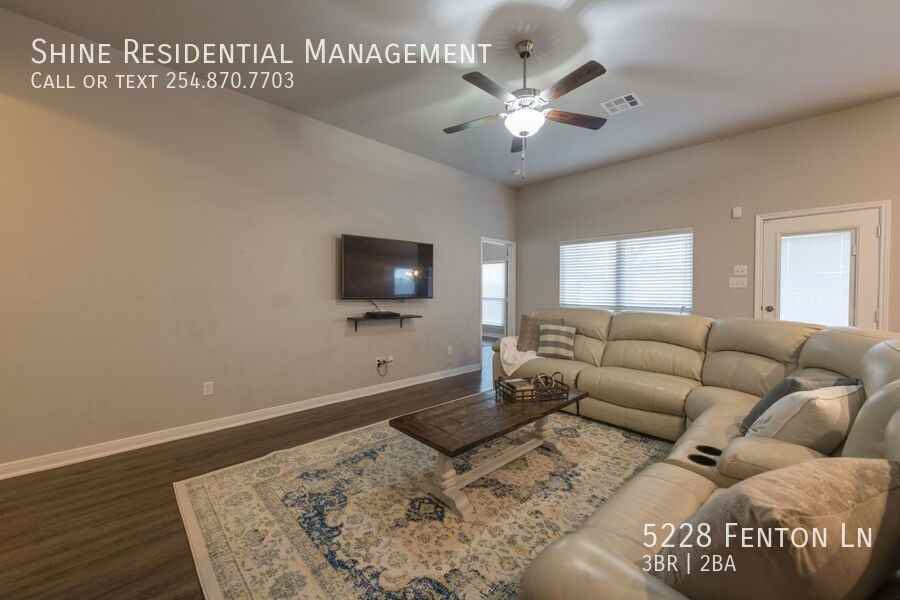 5228 Fenton Ln - Photo 3 of 19