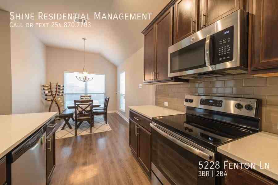 5228 Fenton Ln - Photo 5 of 19