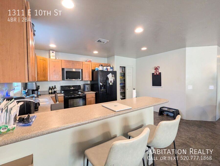 1311 E 10th St - Photo 2 of 19