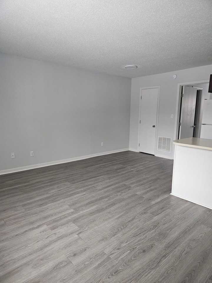 509 Green Valley Dr #23 - Photo 3 of 8