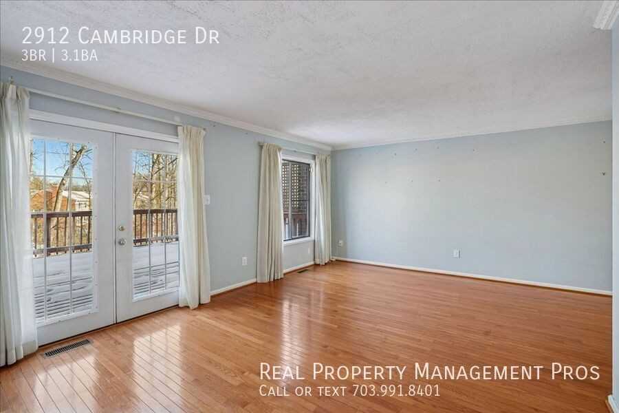 2912 Cambridge Dr - Photo 3 of 47