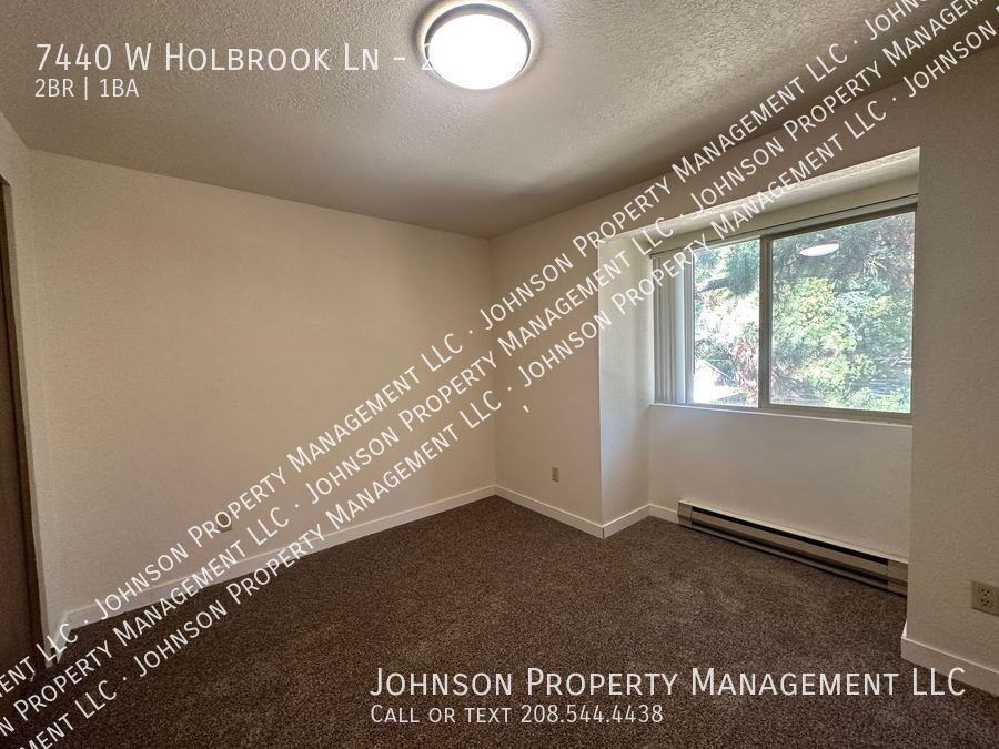 7440 W Holbrook Ln #202 - Photo 7 of 10