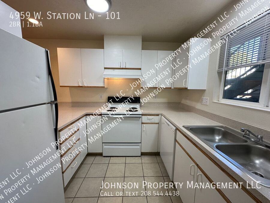 4959 W Station Ln #101 - Photo 4 of 13