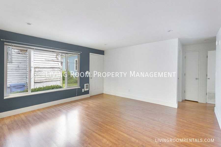 1416 Se 32nd Pl - Photo 3 of 23