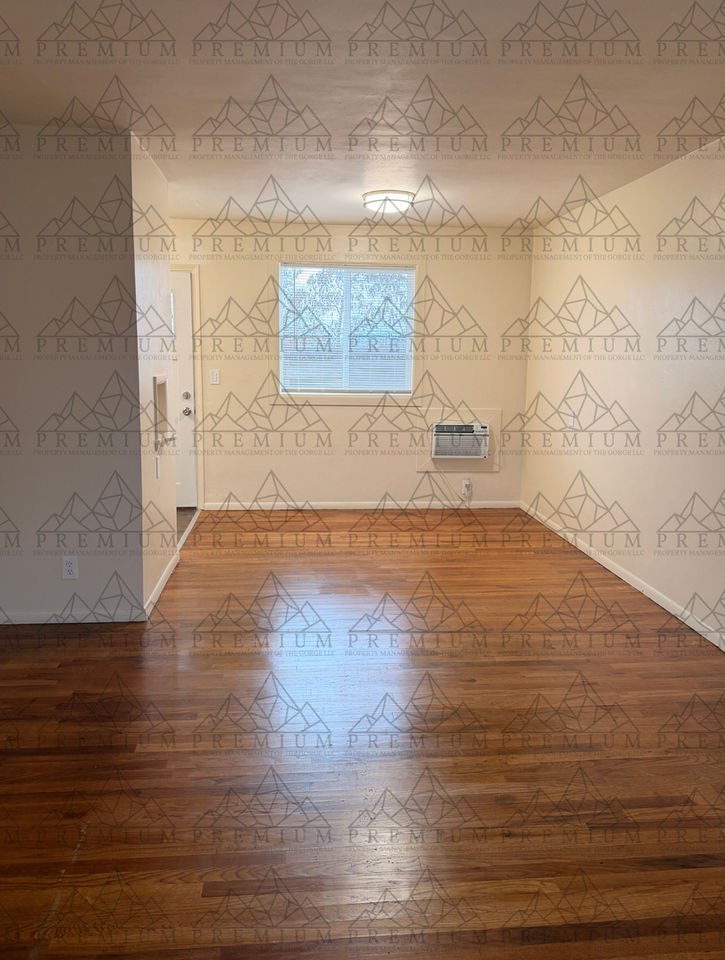 Court Royal Apartments - Photo 2 of 14