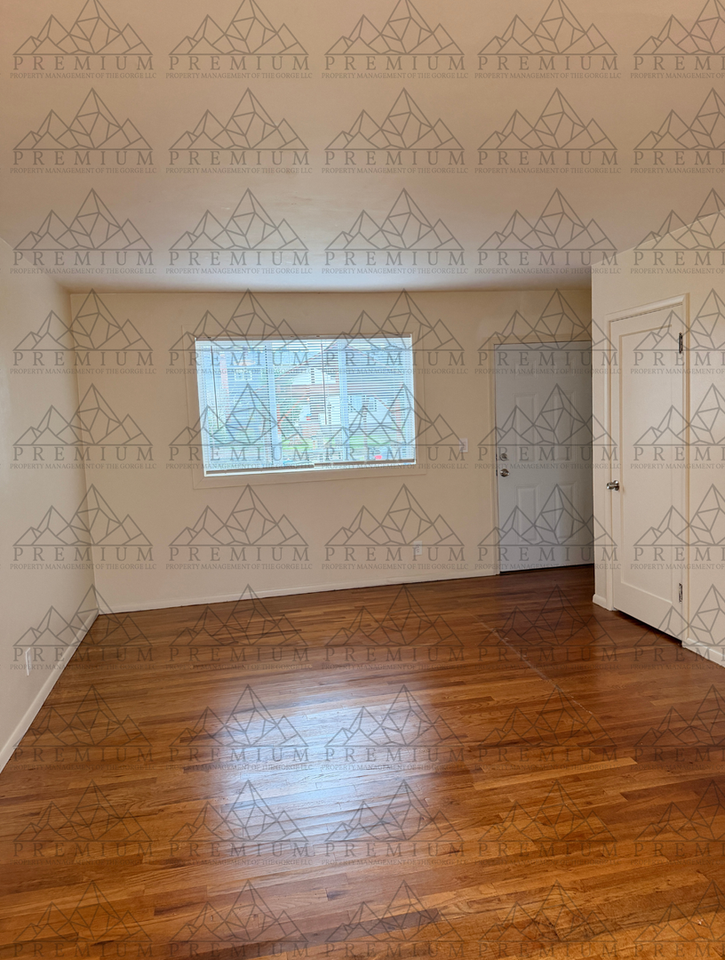 Court Royal Apartments - Photo 6 of 14