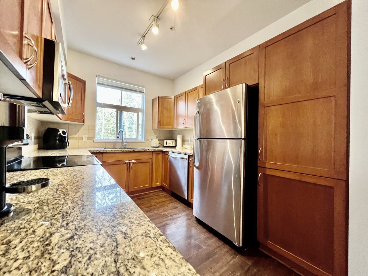 33328 Bourquin Crescent East - Photo 3 of 21