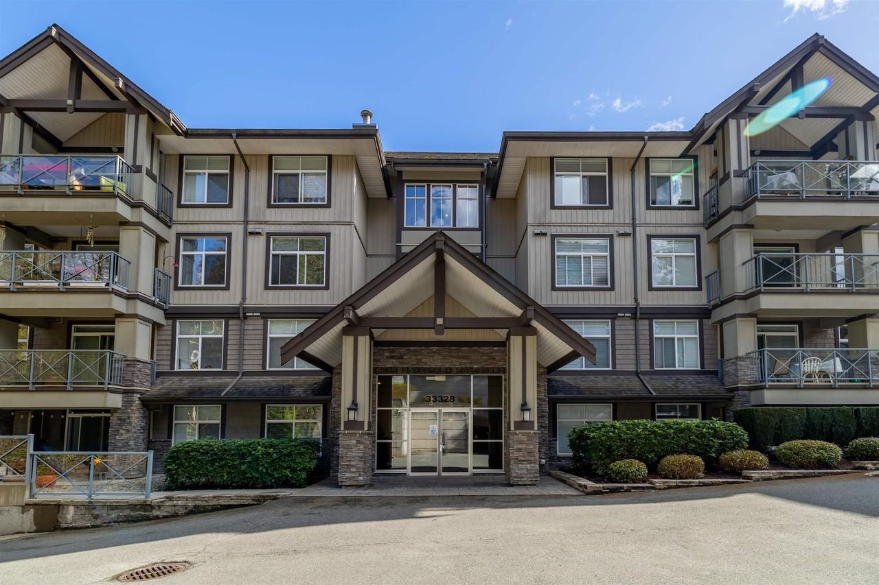 33328 Bourquin Crescent East - Photo 2 of 21