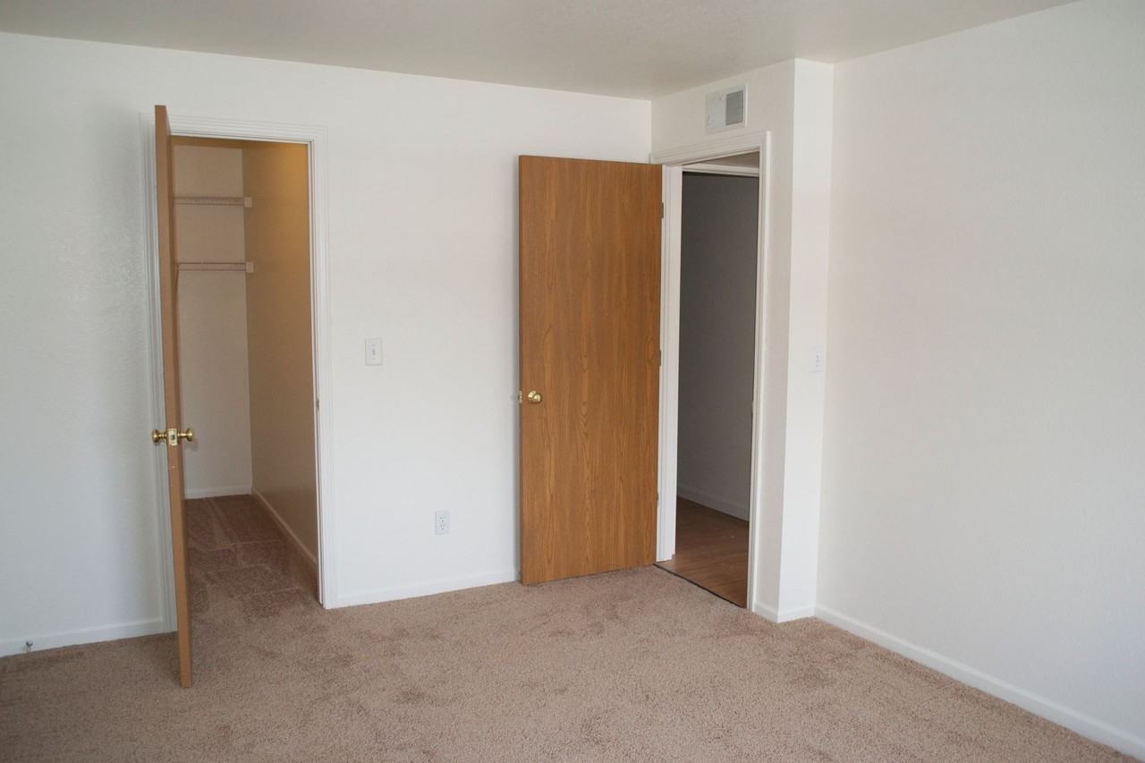 Randall Ridge Apartments - Photo 5 of 6