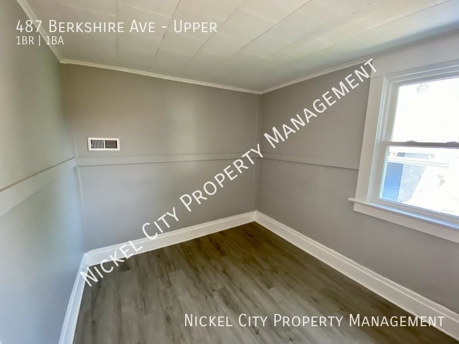 487 Berkshire Ave - Photo 5 of 13