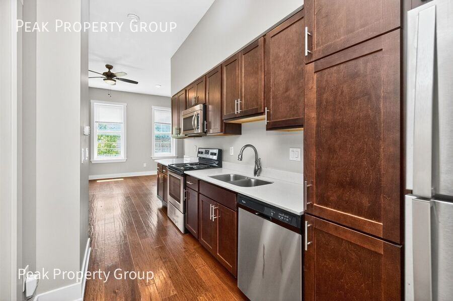 965 E Mcmillan St #301 - Photo 3 of 16