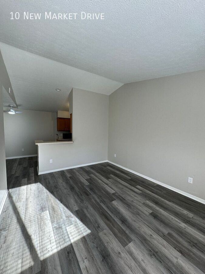 10 New Market Dr - Photo 3 of 28