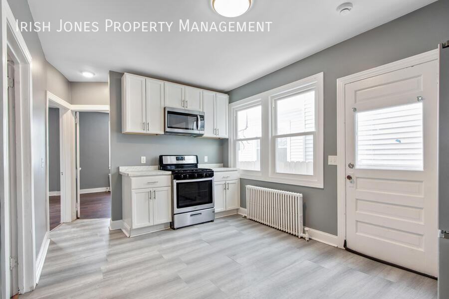 190 Whitney Pl - Photo 3 of 16