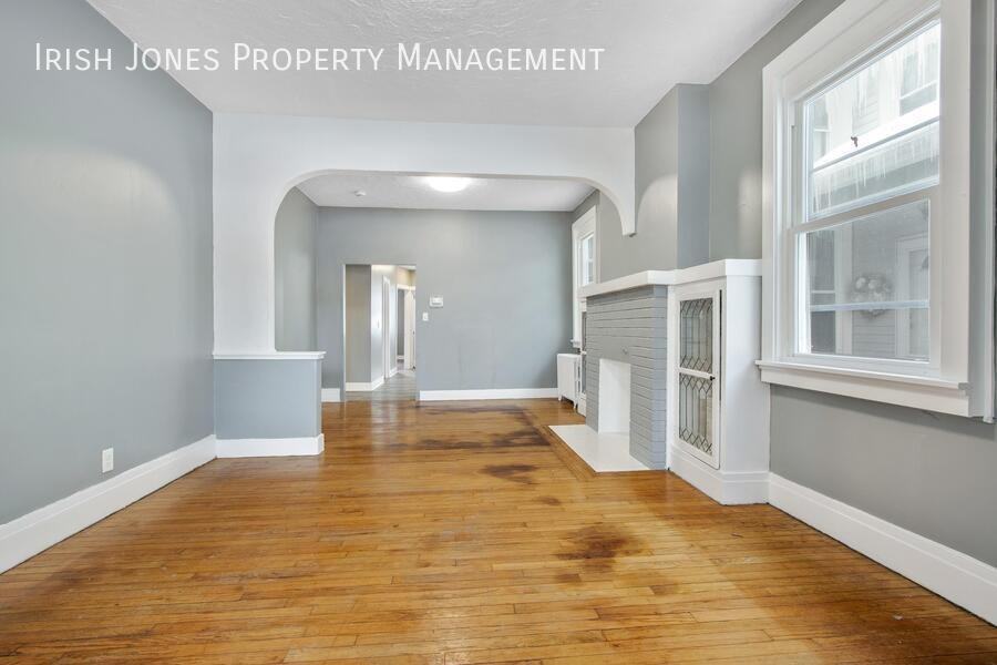 190 Whitney Pl - Photo 5 of 16