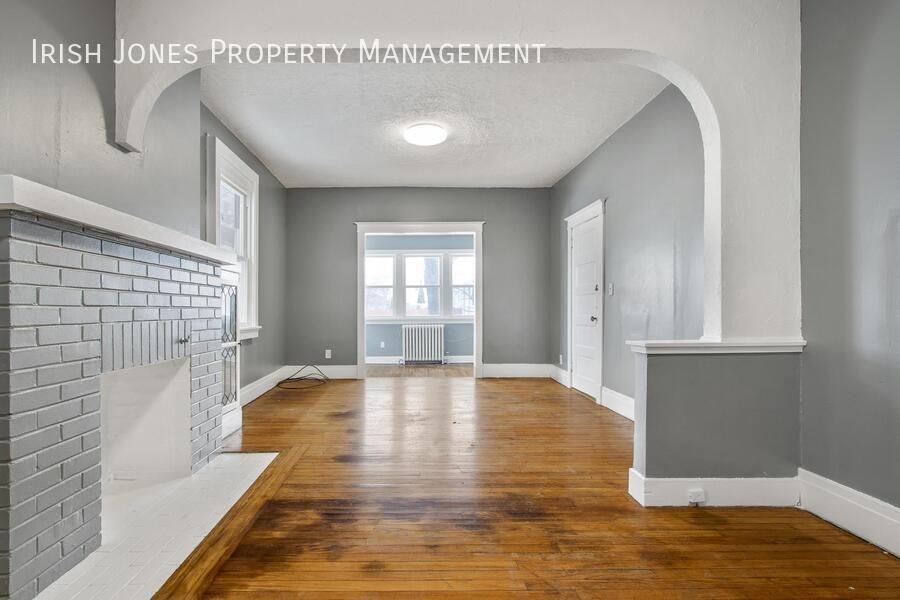 190 Whitney Pl - Photo 7 of 16