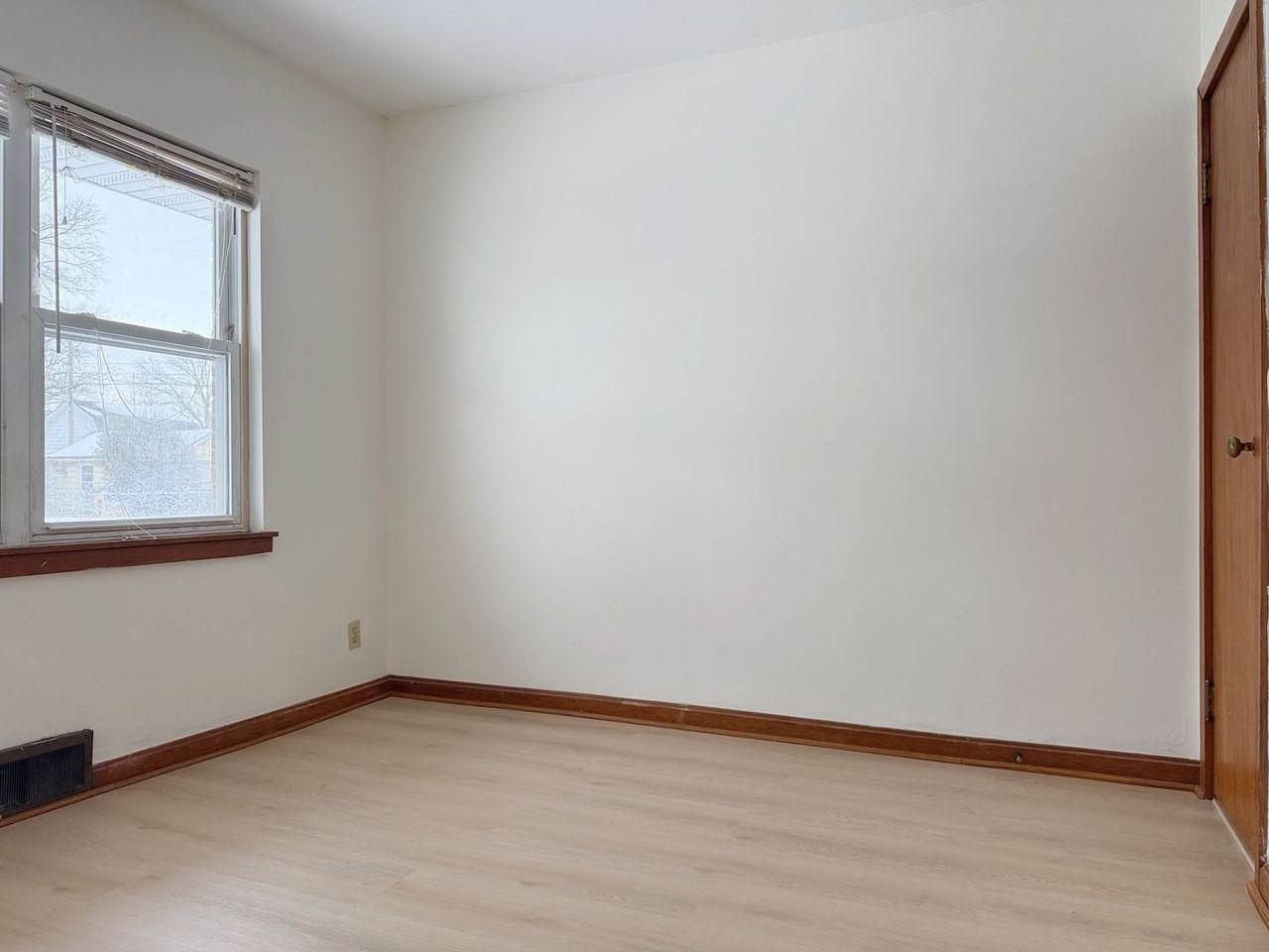 1341 E Illinois St - Photo 5 of 11