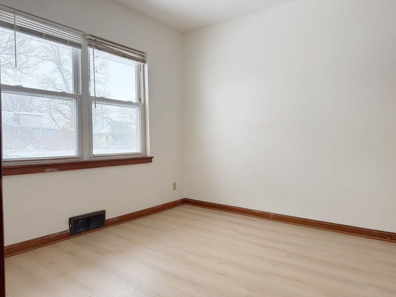 1341 E Illinois St - Photo 6 of 11