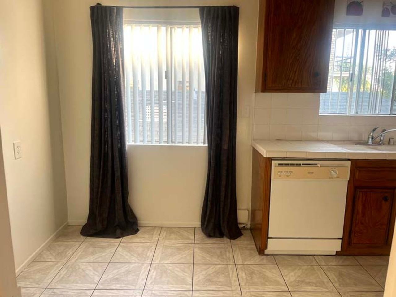 1834 Thayer Ave. - Photo 4 of 14