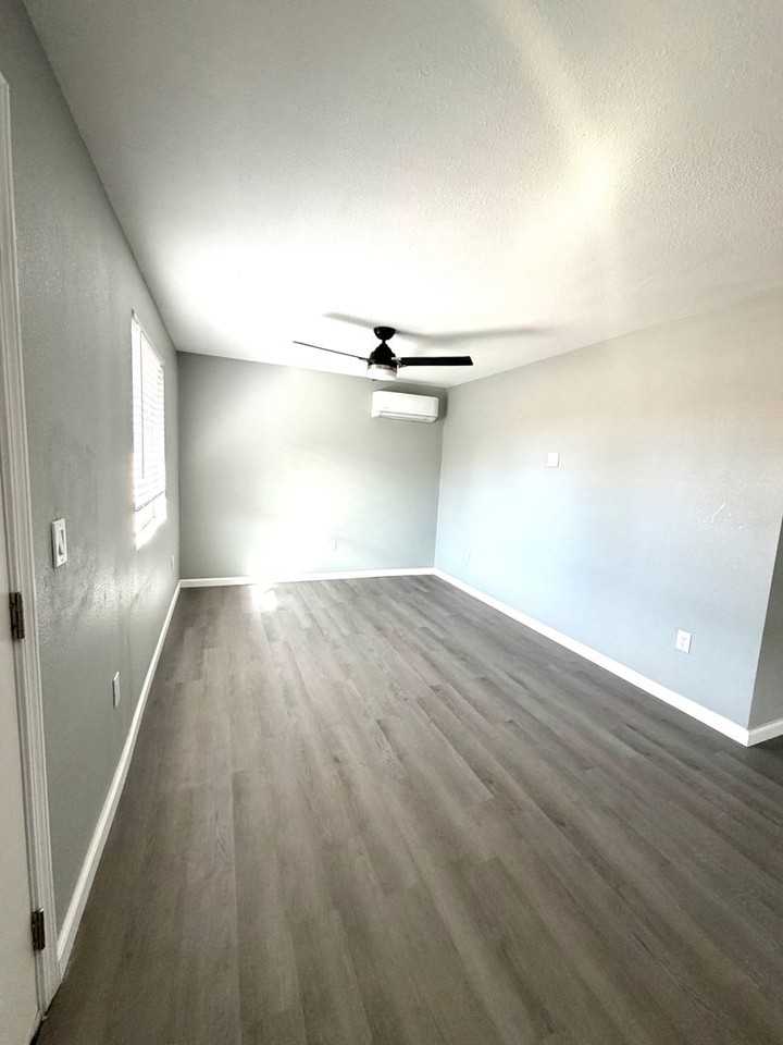 6403 East Ct - Photo 3 of 10