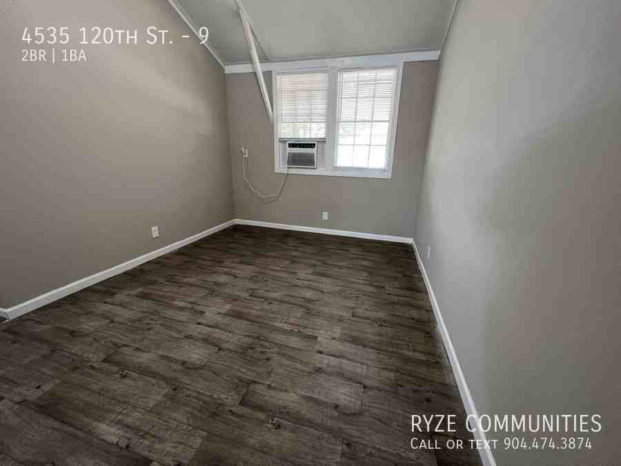 4535 120th St #9 - Photo 3 of 7