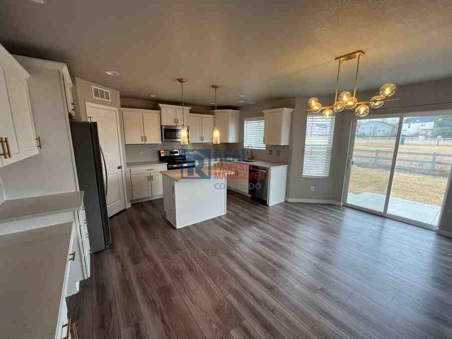 420 Ryan Ave - Photo 2 of 14