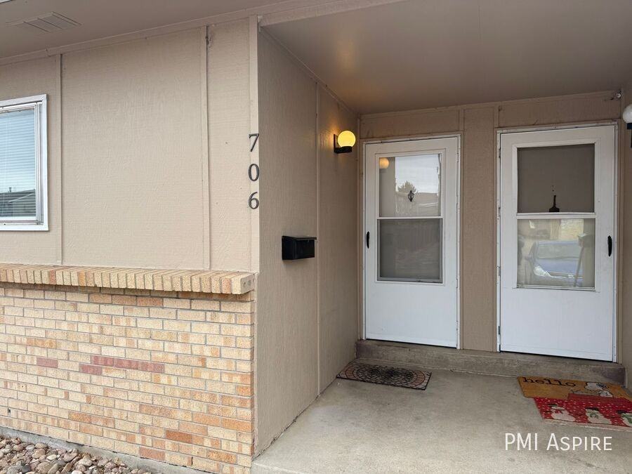 706 W Geneseo St - Photo 2 of 21