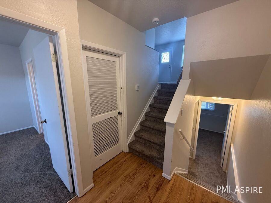 706 W Geneseo St - Photo 3 of 21