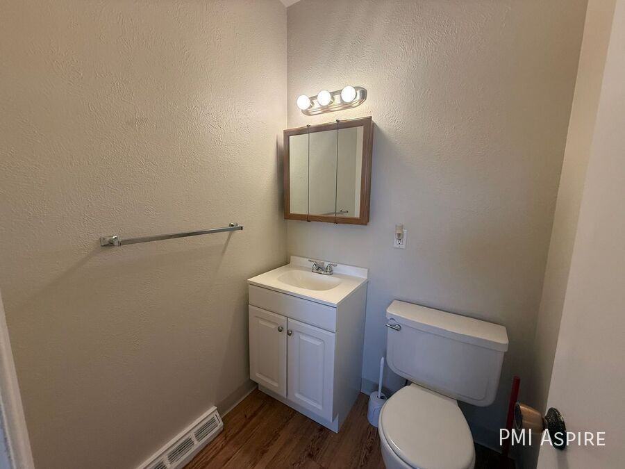 706 W Geneseo St - Photo 6 of 21
