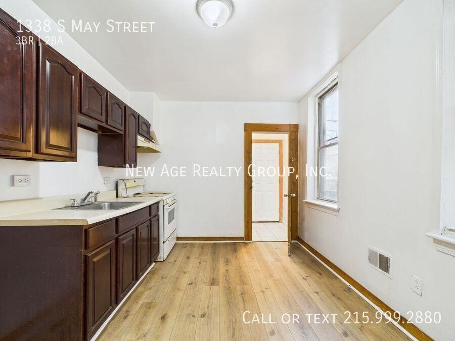 1338 S May St - Photo 4 of 12