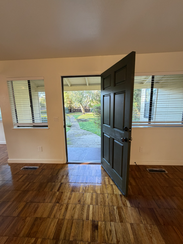 200 S E St - Photo 7 of 8