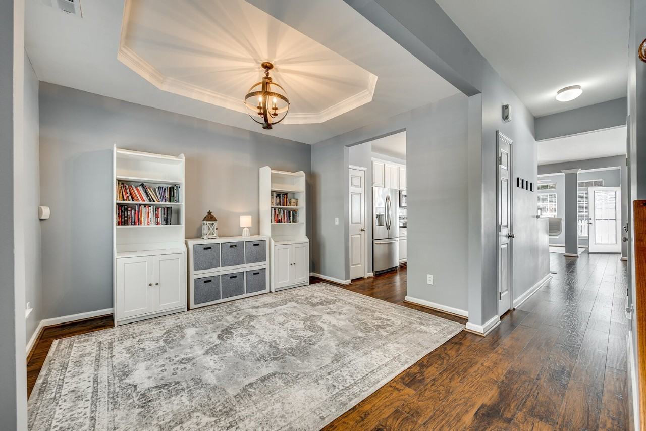 928 Kite Dr - Photo 3 of 38