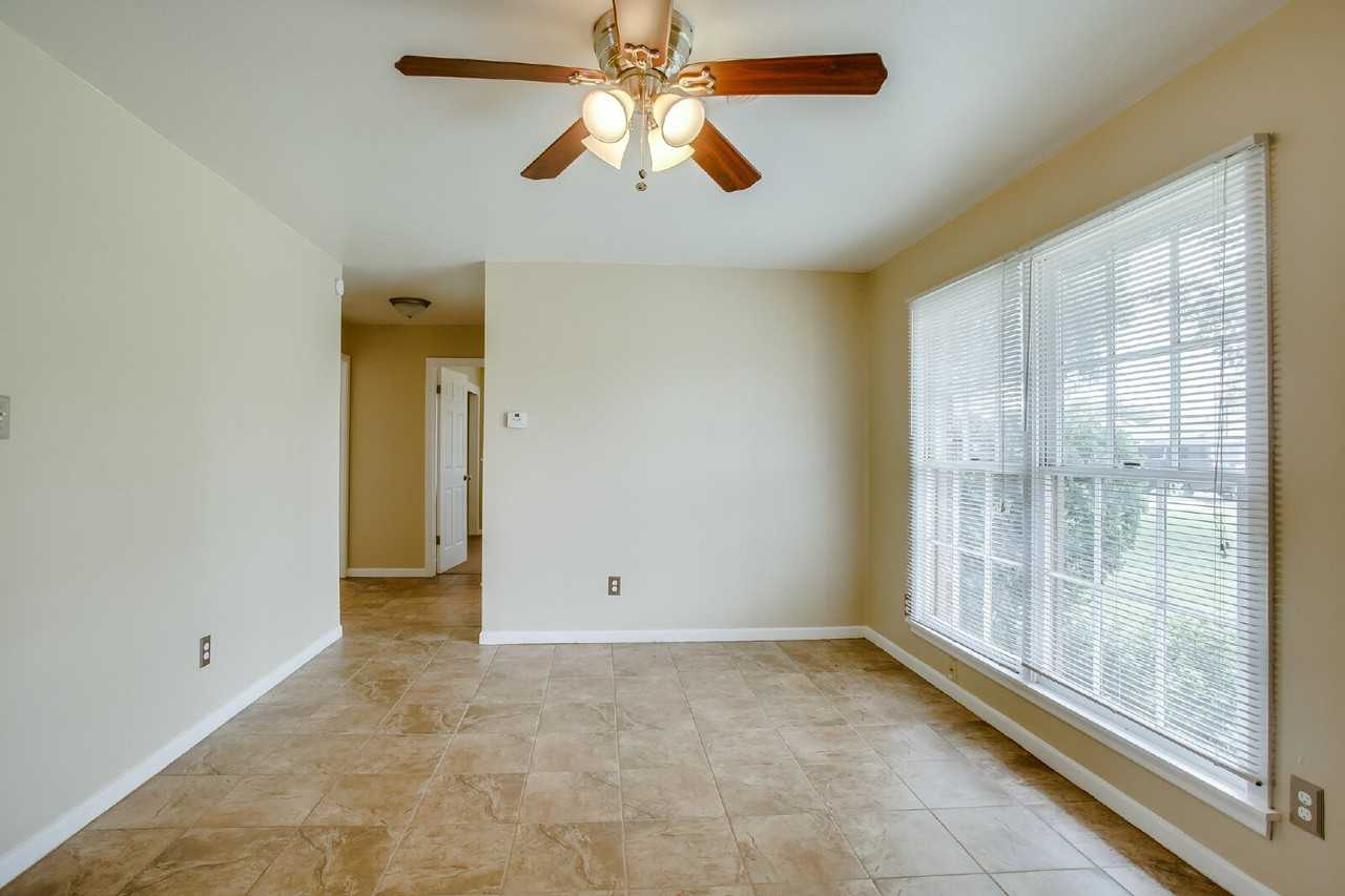 5114 44th St - Photo 3 of 12