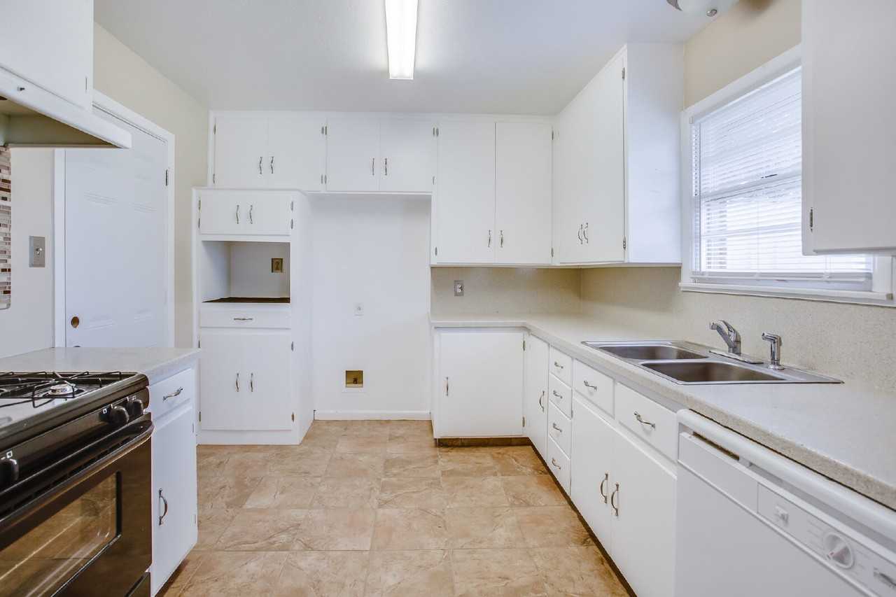 5114 44th St - Photo 6 of 12