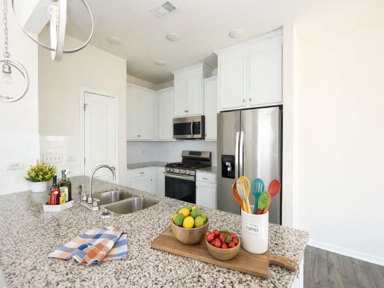 3805 Yorkshire Pl - Photo 2 of 23