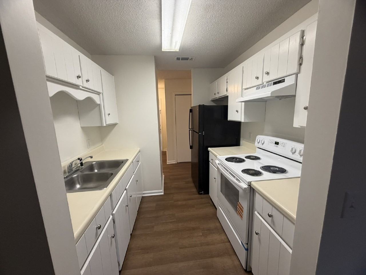 1460 Sunset Blvd Apt 3 - Photo 4 of 12