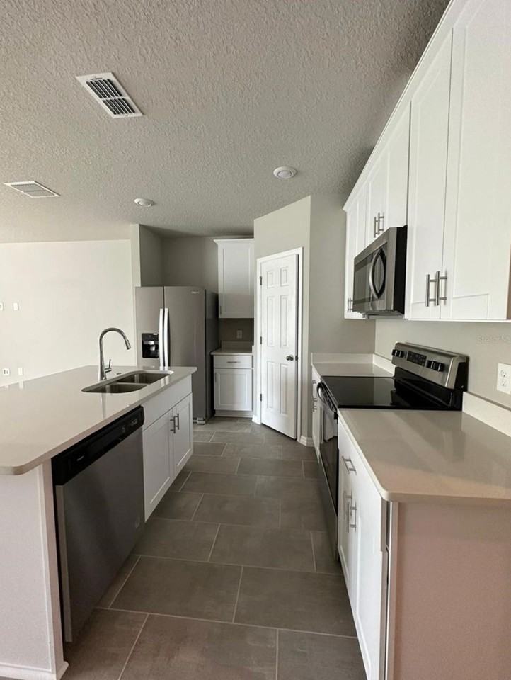 431 Legacy Loop - Photo 3 of 13