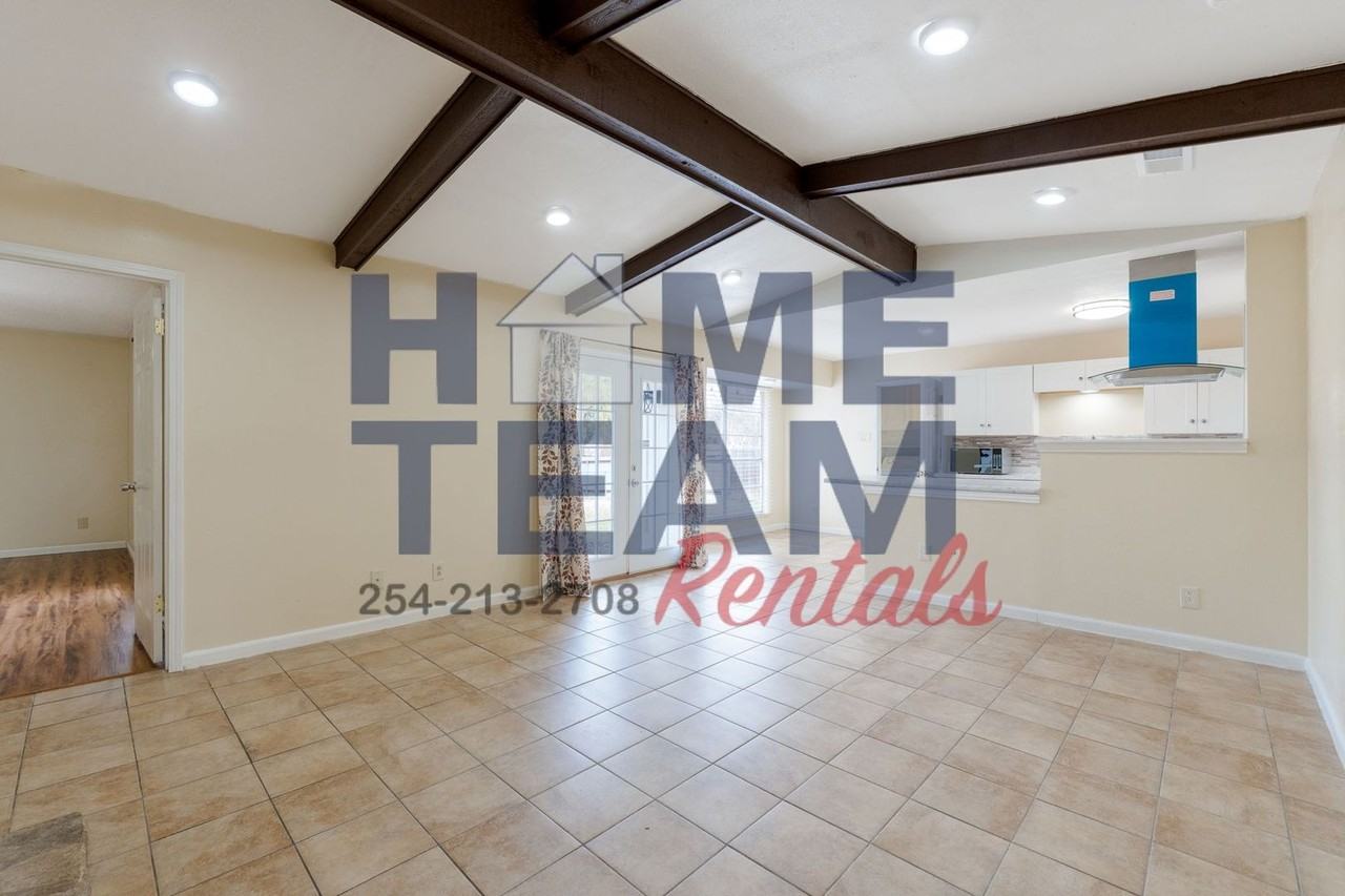 211 W Mockingbird Ln - Photo 2 of 18