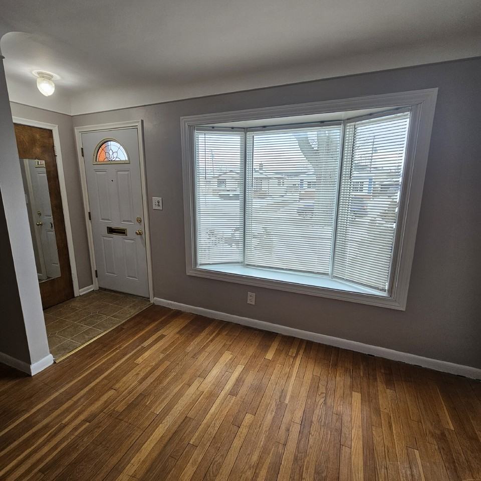 22431 Lake Dr - Photo 3 of 29