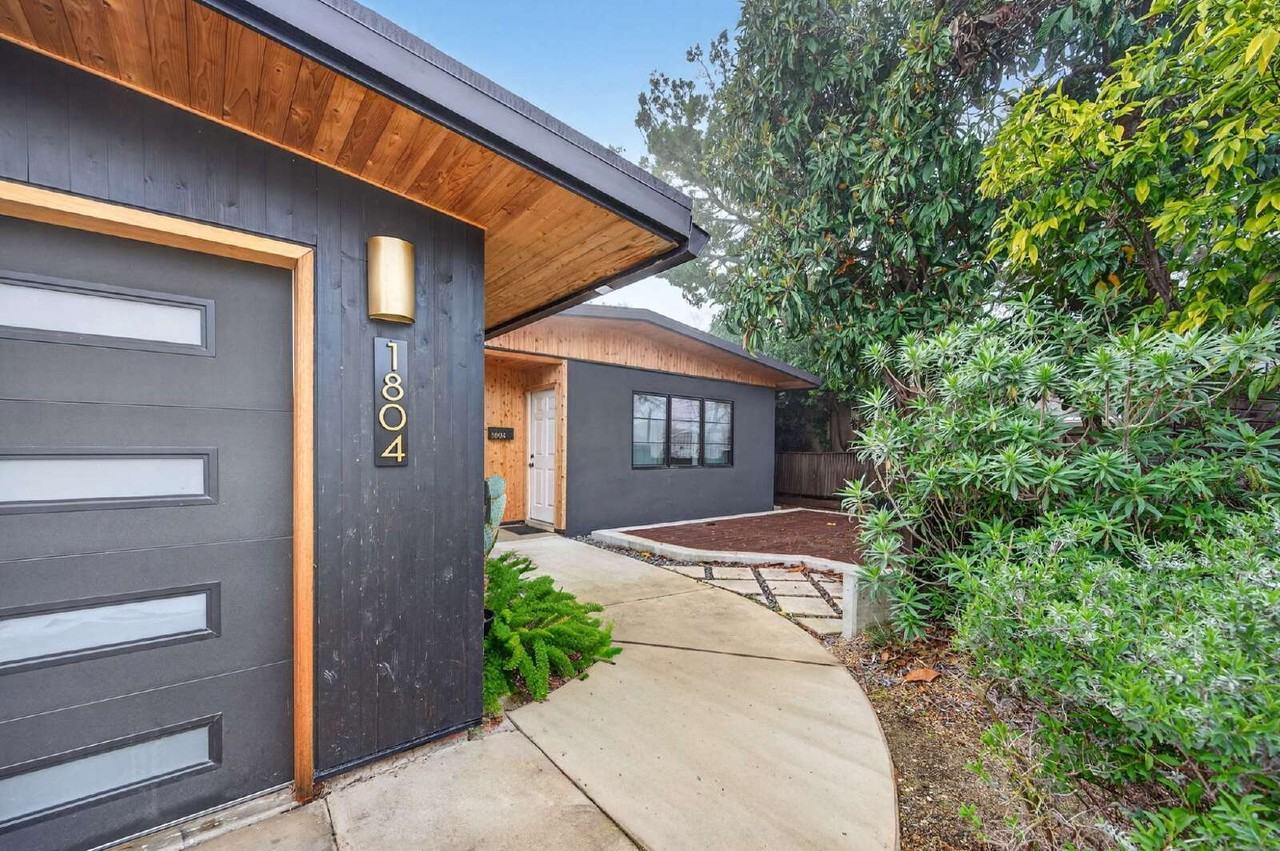 1804 Drexel Dr - Photo 3 of 44