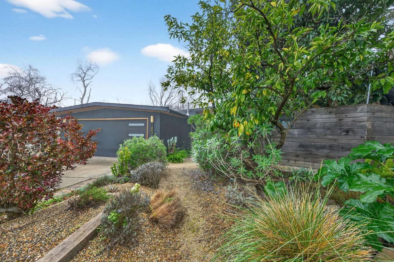 1804 Drexel Dr - Photo 7 of 44