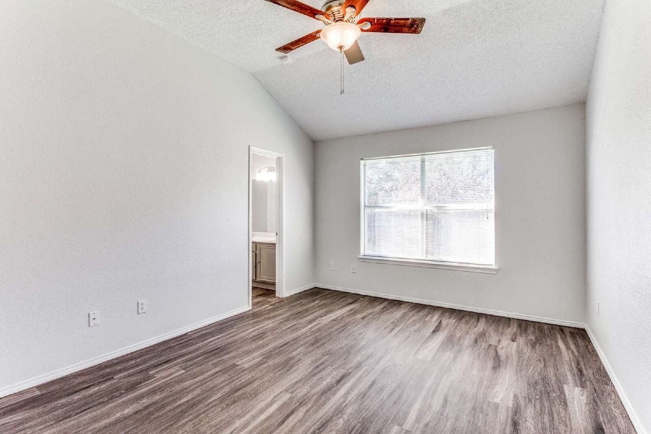 8049 Cannonwood Dr - Photo 6 of 25