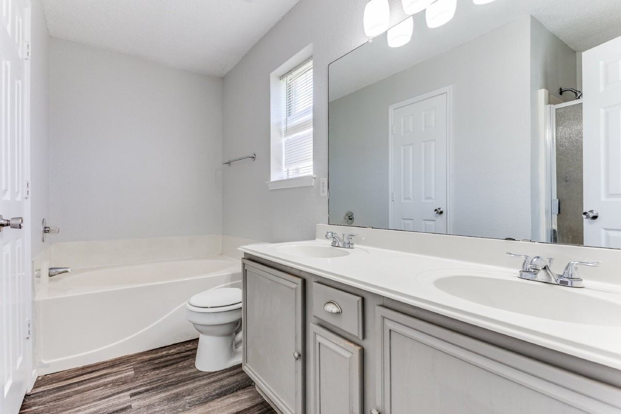 8049 Cannonwood Dr - Photo 7 of 25