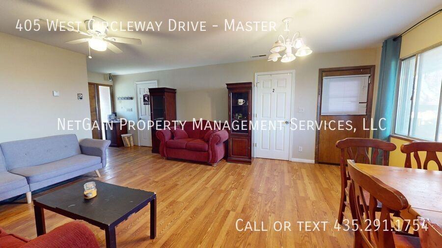 405 Circleway Dr - Photo 2 of 26