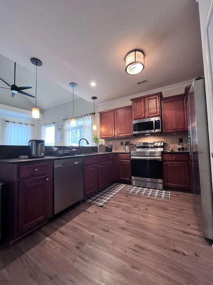 813 Tiffany Green Ct - Photo 3 of 8