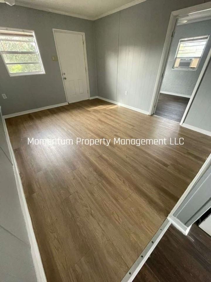 1407 1/2 Lotela Ave - Photo 2 of 6