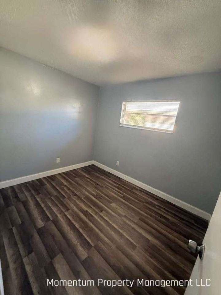 9406 N Mulberry St #2 - Photo 5 of 8