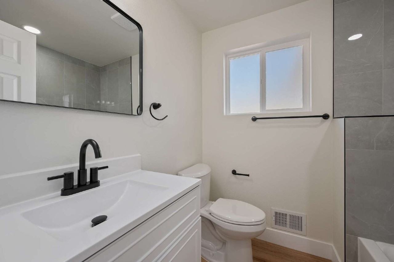 111 Grandpre Cir Apt A - Photo 6 of 19