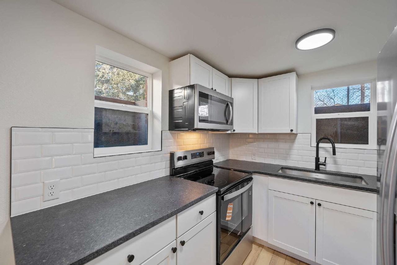 111 Grandpre Cir Apt B - Photo 5 of 10