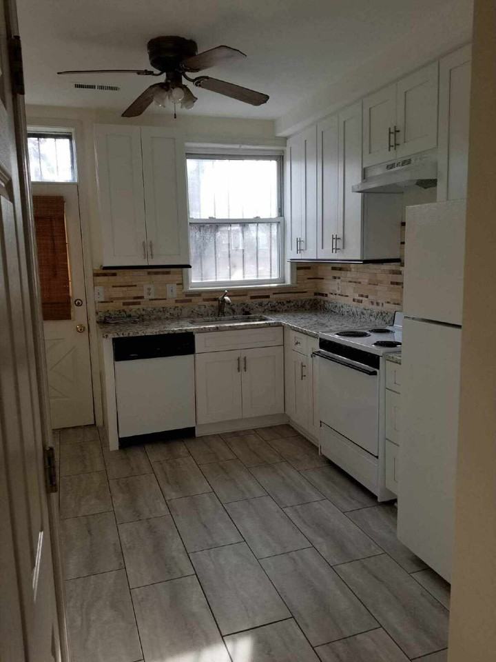 1633 Marion St Nw - Photo 4 of 12