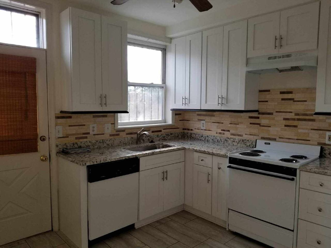 1633 Marion St Nw - Photo 5 of 12